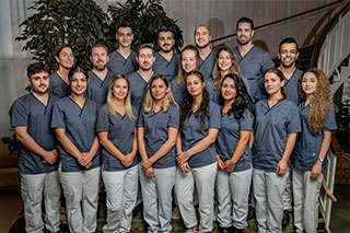 Gruppbild på anställda på malmö tandläkarcenter